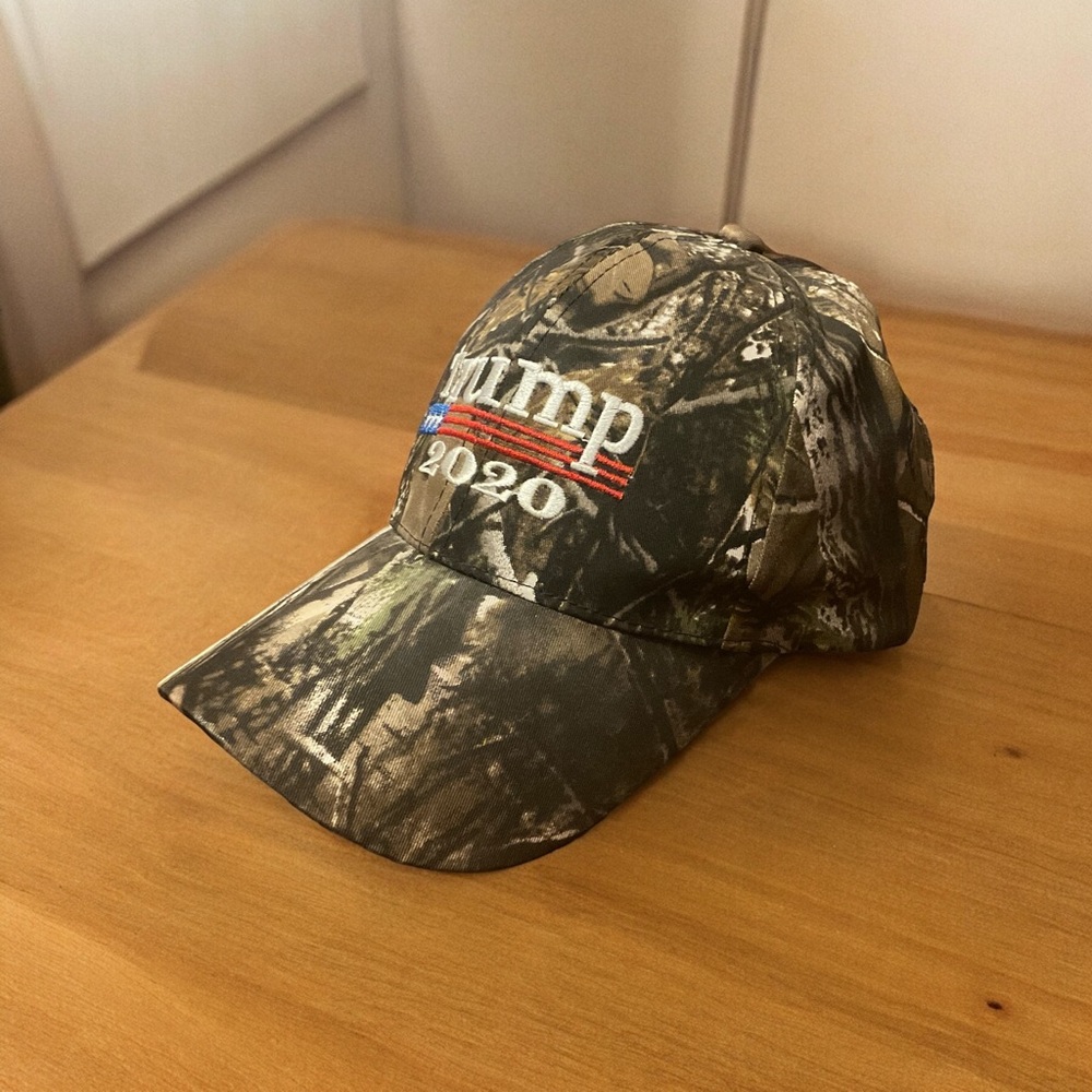 🇺🇸TRUMP 2020 Embroidered Stars & Stripes Adjustable Cap! - Picture 2 of 6